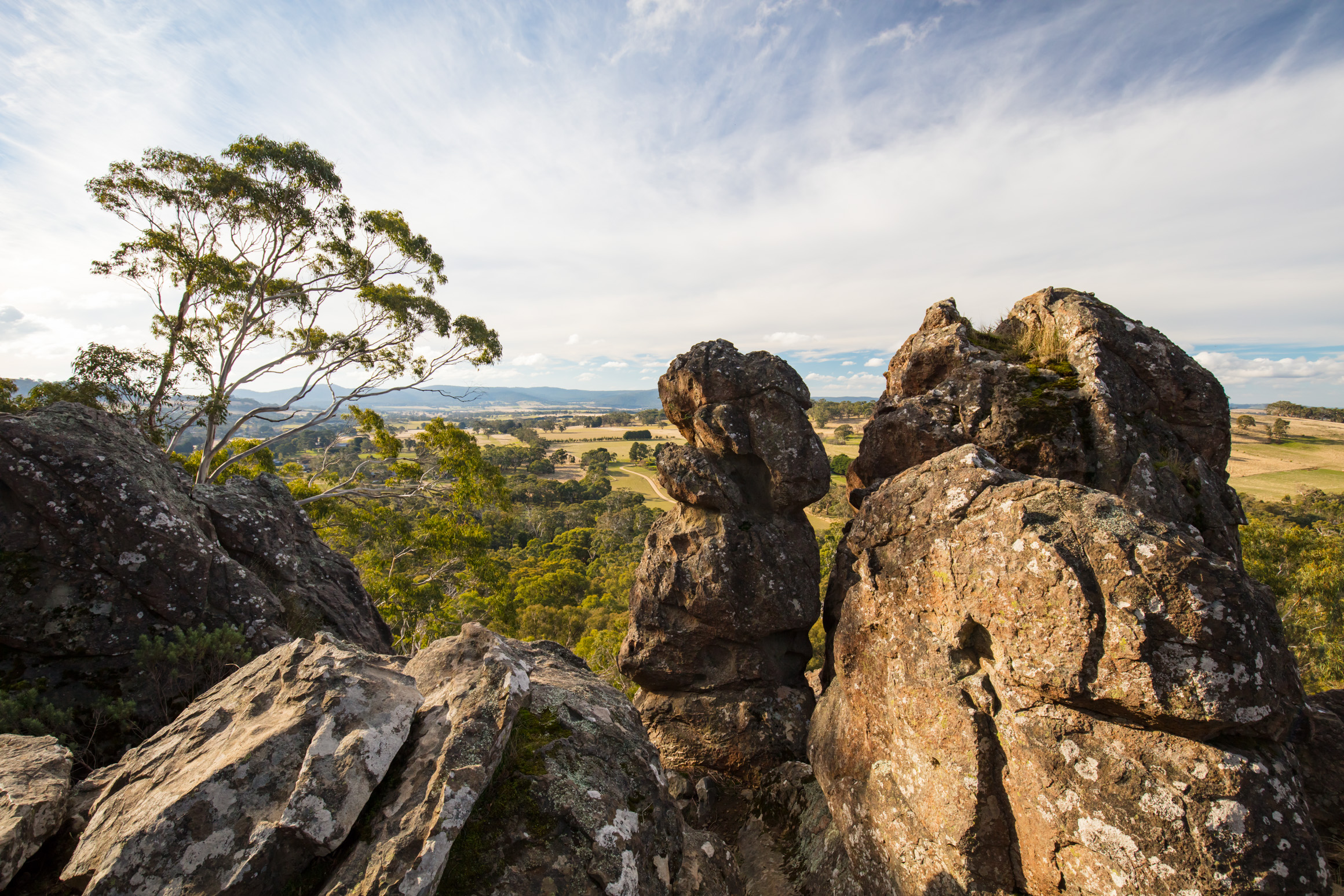 LOCATION HANGING ROCK, AUSTRALIA Photo Basecamp